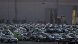 Odbyt automobilky Škoda Auto v pololetí klesl téměř o třetinu 