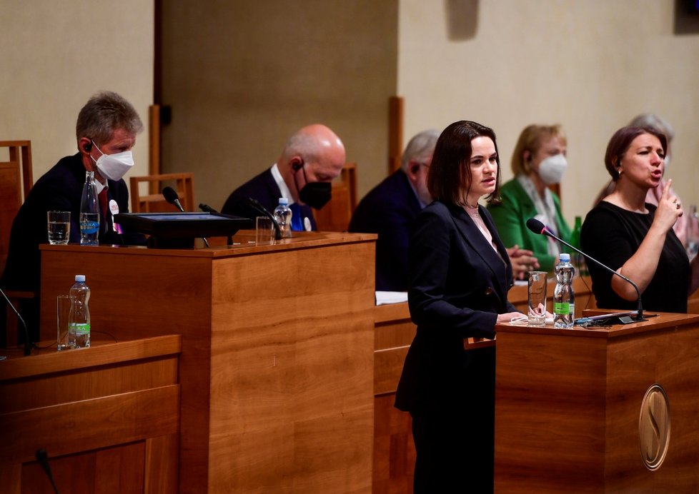 Vůdkyně běloruské opozice Svjatlana Cichanouská v Senátu.