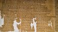 Národní muzeum v Praze otevřelo 31. srpna 2020 výstavu Sluneční králové, na které budou moci návštěvníci spatřit téměř 300 historických předmětů ze starověkého Egypta starých až 3000 let. Expozice mimo jiné představí nejvýznamnější objevy českých vědců v egyptské lokalitě Abúsír. Na snímku je řecký papyrus s textem básnické skladby Tímothea z Mílétu Peršané z 4. až 3. století před n. l.