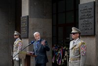 Okamuru vypískali, Pavla urážel poslanec, Zeman bouřil kvůli kolaborantům: Silné emoce během výročí okupace