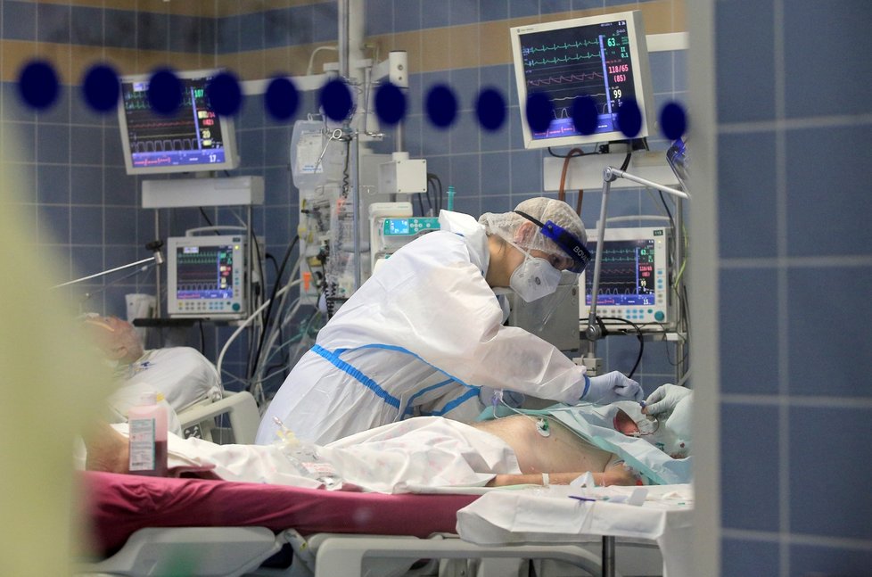 Péče o pacienty na ARO v nemocnici v Novém městě na Moravě.