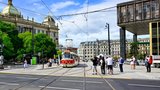Nová tramvajová trať u Muzea se otevírá! Pod kolejemi stavaři objevili tajný sklep