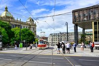 Nová tramvajová trať u Muzea se otevírá! Pod kolejemi stavaři objevili tajný sklep