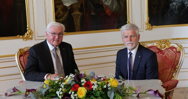 Německý prezident v Praze: S Pavlem se shodl na podpoře Ukrajiny. Uctí i památku obětí střelby na FF UK