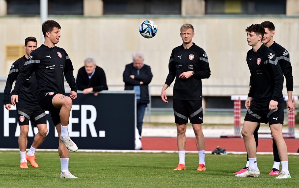 Trénink českých fotbalistů před zápasem s Polskem.