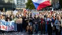 Studenti ČVUT protestovali proti změně financování ČT a ČRo. Před fakultou se sešli v symbolickém čase Studenti ČVUT protestovali proti změně financování ČT a ČRo. Před fakultou se sešli v symbolickém čase