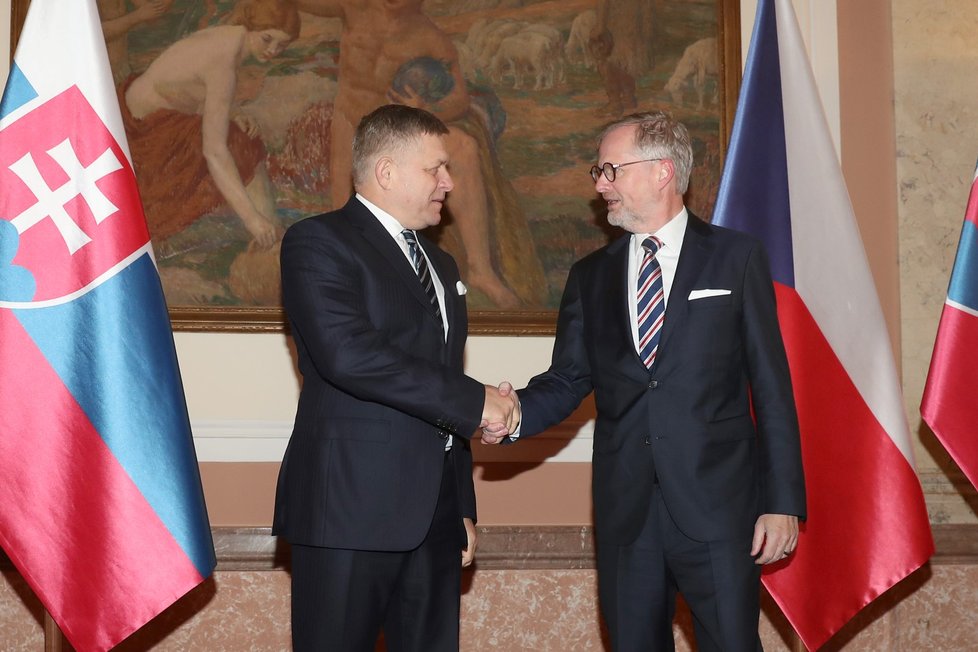 Premiér Petr Fiala přivítal na úřadu vlády slovenského premiér Roberta Fica. (24.11.2023)