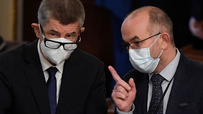 Premiér Andrej Babiš a ministr zdravotnictví Jan Blatný nesou odpovědnost za současný stav.