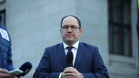 Ministr zemědělství Marek Výborný před svým úřadem. (19.2.2024)