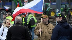 Protestující zemědělci na pražské magistrále. (19.2.2024)
