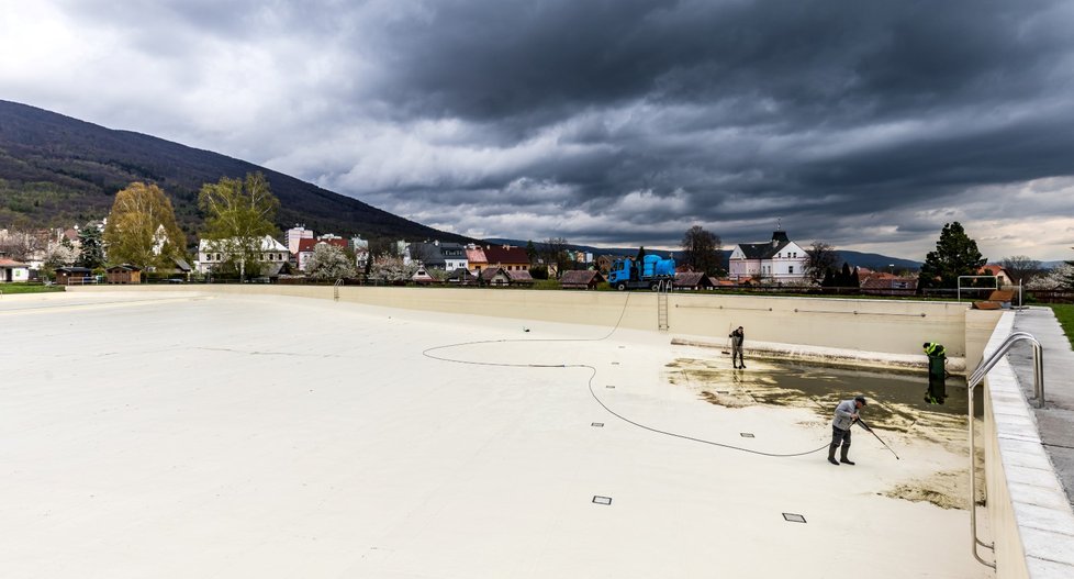 Autokemp v Oseku u Duchcova finišuje s přípravami na sezonu.