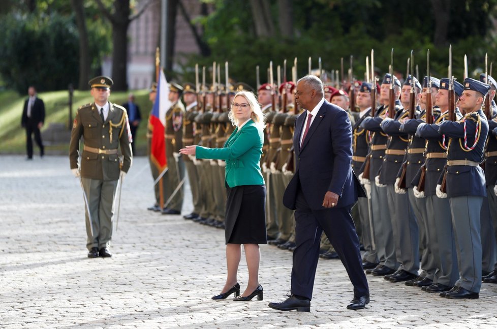 Americký ministr obrany Lloyd Austin s ministryní obrany Janou Černochovou (9. 9. 2022)