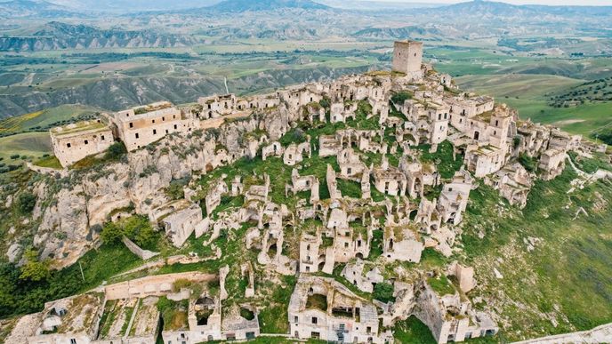 Craco leží v italské provincii Matera. Craco leží v italské provincii Matera.