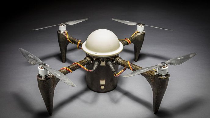 CRACUNS, dron, který "létá" i pod vodou