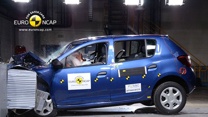 Euro NCAP 2013: Dacia Sandero – Čtyři hvězdy musí stačit Euro NCAP 2013: Dacia Sandero – Čtyři hvězdy musí stačit