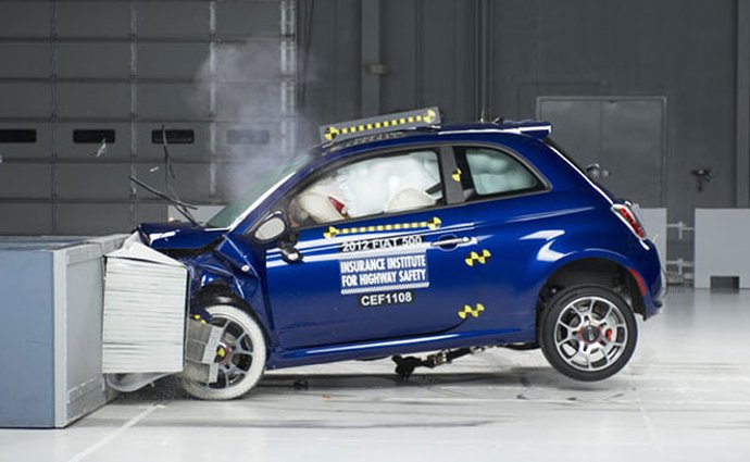 Fiat 500 je v Americe jedno z nejméně bezpečných aut