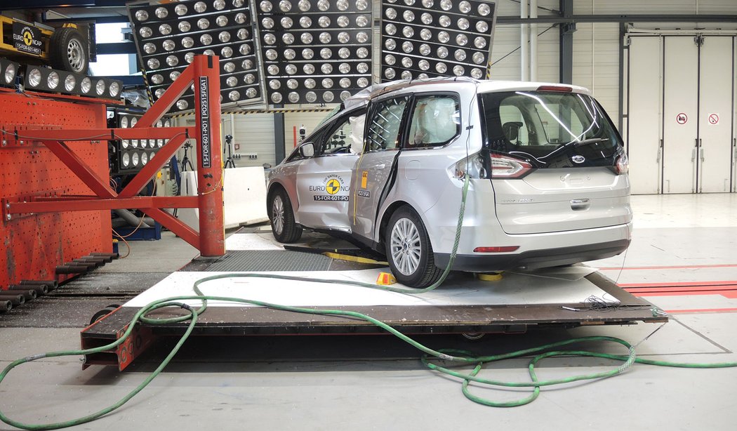 crashtest ford euroncap novemodely mpv video