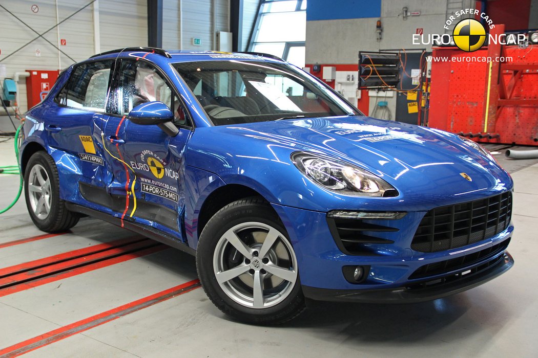 Porsche Macan, Land Rover Discovery Sport