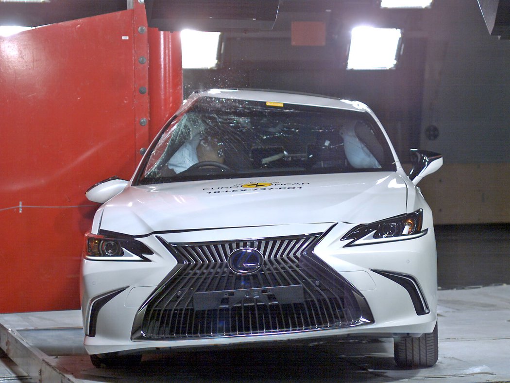 Euro NCAP 2018: Lexus ES