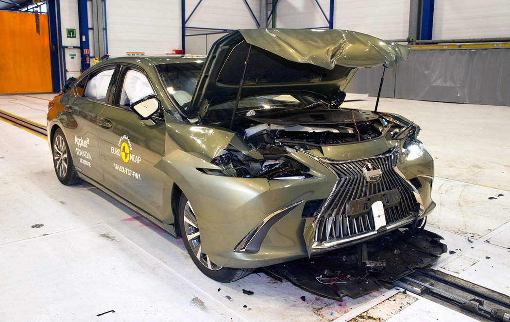 Euro NCAP 2018: Lexus ES