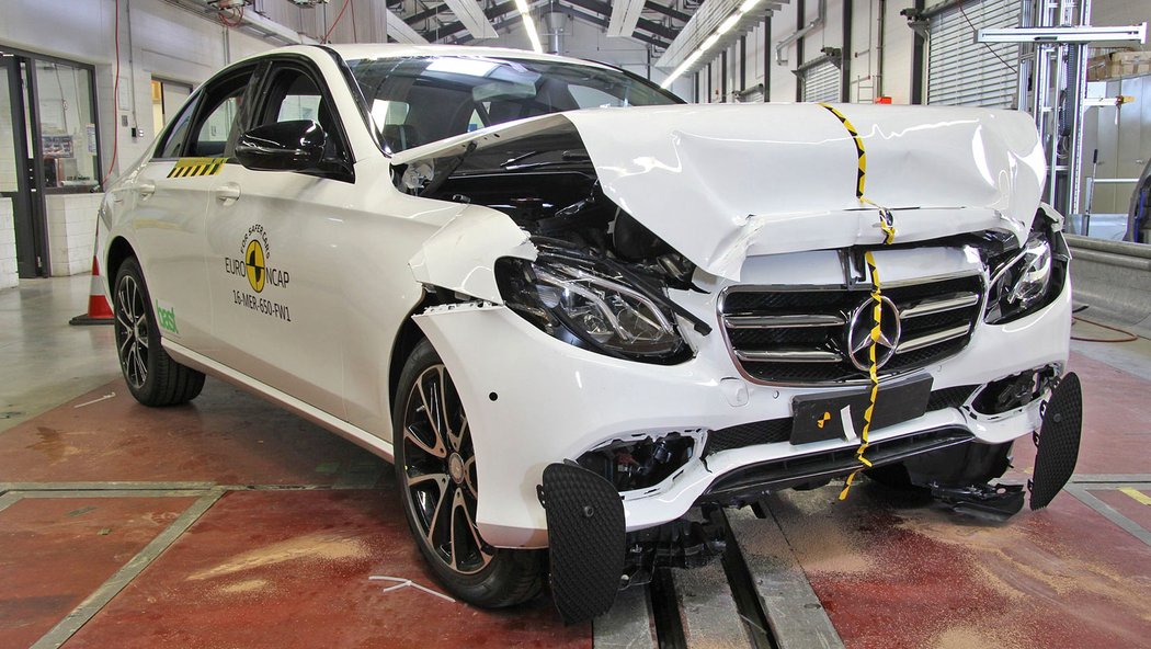 crashtest mercedesbenz euroncap novemodely video vyssistredni