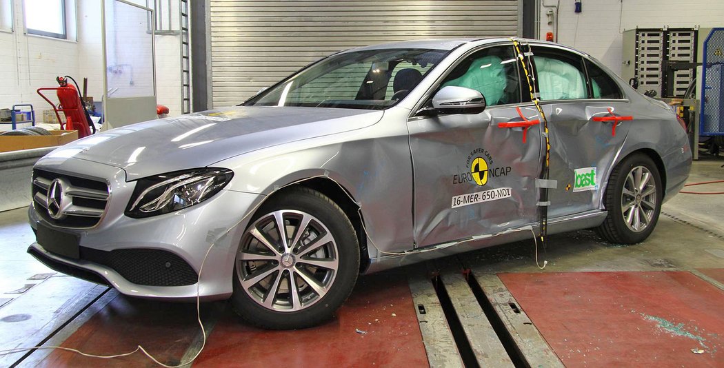 crashtest mercedesbenz euroncap novemodely video vyssistredni