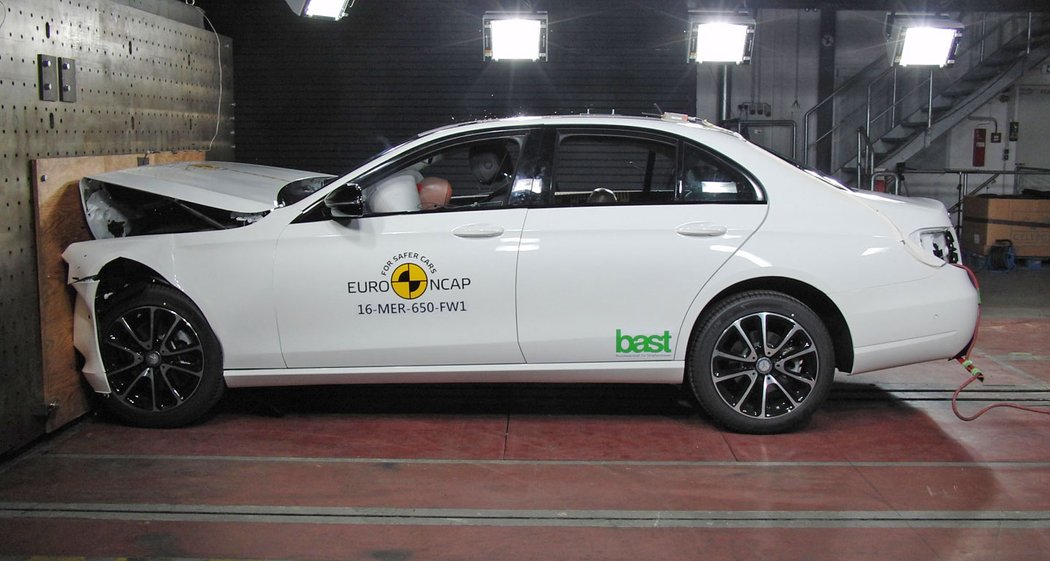 crashtest mercedesbenz euroncap novemodely video vyssistredni