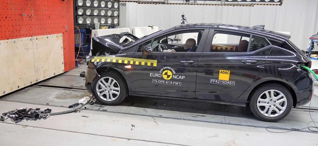 crashtest opel euroncap novemodely video nizsistredni