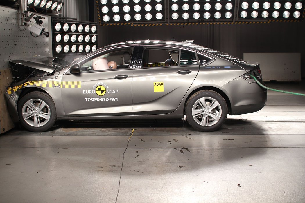 crashtest opel euroncap novemodely video strednitrida