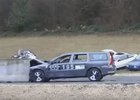 Video: Jak dopadne Volvo V70, když do něj zezadu nabourá vůz v rychlosti 200 km/h?