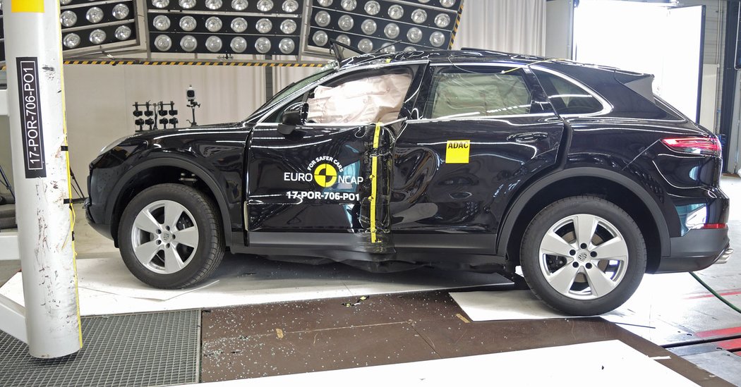 Euro NCAP 2017: Porsche Cayenne