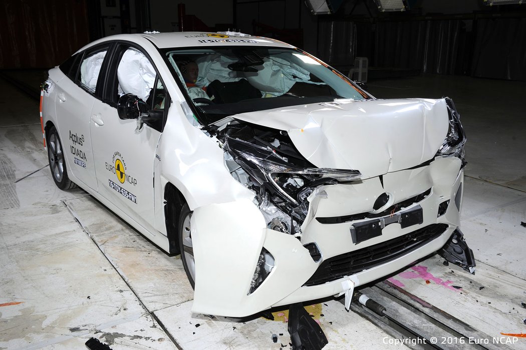 crashtest toyota euroncap hybrid novemodely video zelenaauta