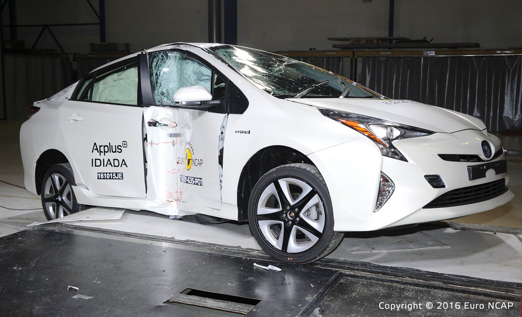 crashtest toyota euroncap hybrid novemodely video zelenaauta