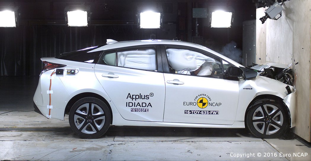 crashtest toyota euroncap hybrid novemodely video zelenaauta