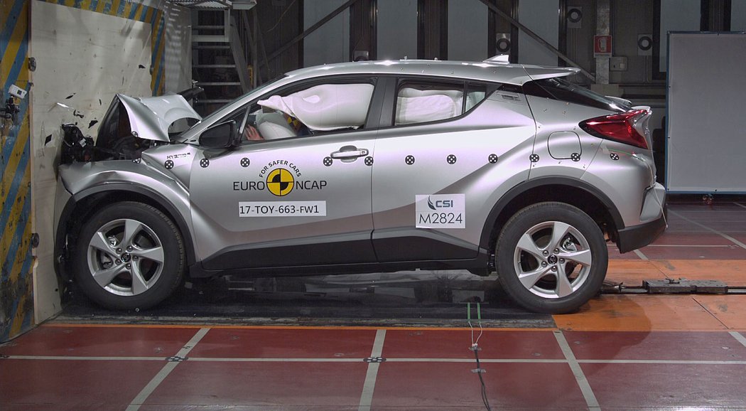 crashtest toyota novemodely video crossover