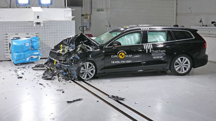 Euro NCAP 2018: Volvo V60 a S60 - Tradičních pět hvězd pro dvojčata ze severu Euro NCAP 2018: Volvo V60 a S60 - Tradičních pět hvězd pro dvojčata ze severu