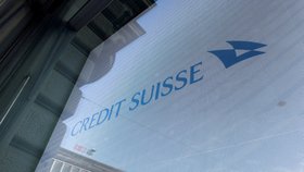 Švýcarská banka Credit Suisse údajně pomáhala ruským oligarchům utíkat před sankcemi.