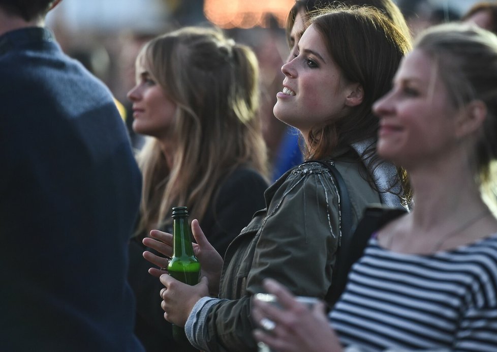 Princezna Eugenie a Cressida Bonas popíjely pivo.