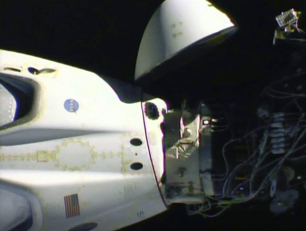Vesmírná loď SpaceX se chystá k návratu domů (1. 8. 2020).