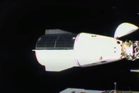 Loď Crew Dragon dorazila k Mezinárodní vesmírné stanici: Přivezla na ni 4 astronauty