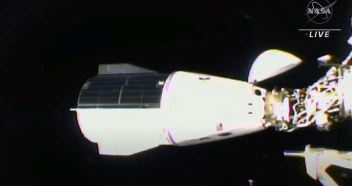 Připoutání Crew Dragon k ISS