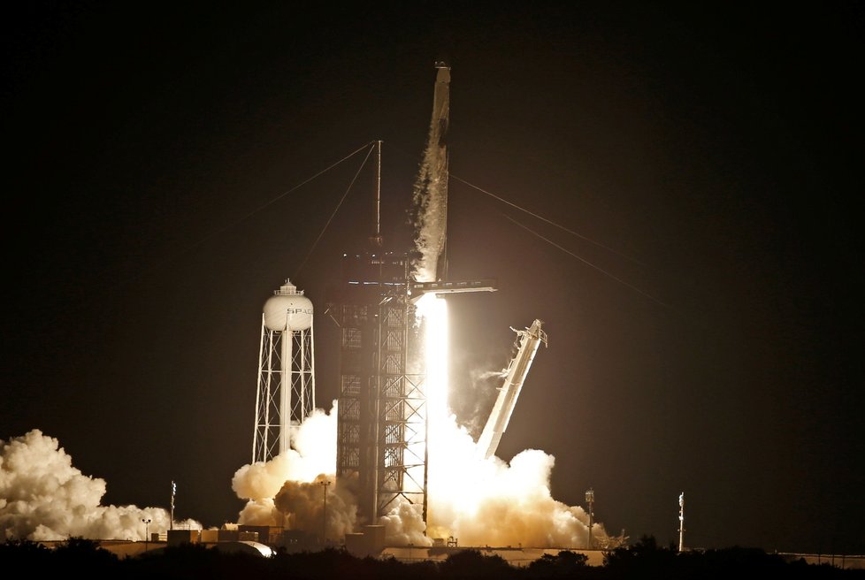 Start lodi Crew Dragon společnosti SpaceX Elona Muska s první posádkou, kterou tvoří pouze civilisté (15. 9. 2021).
