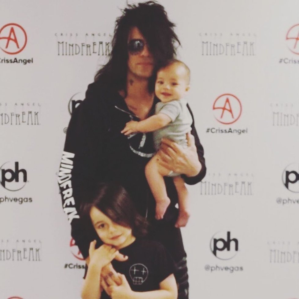 Iluzionista Criss Angel přiznal, že jeho pětiletý syn bojuje s rakovinou