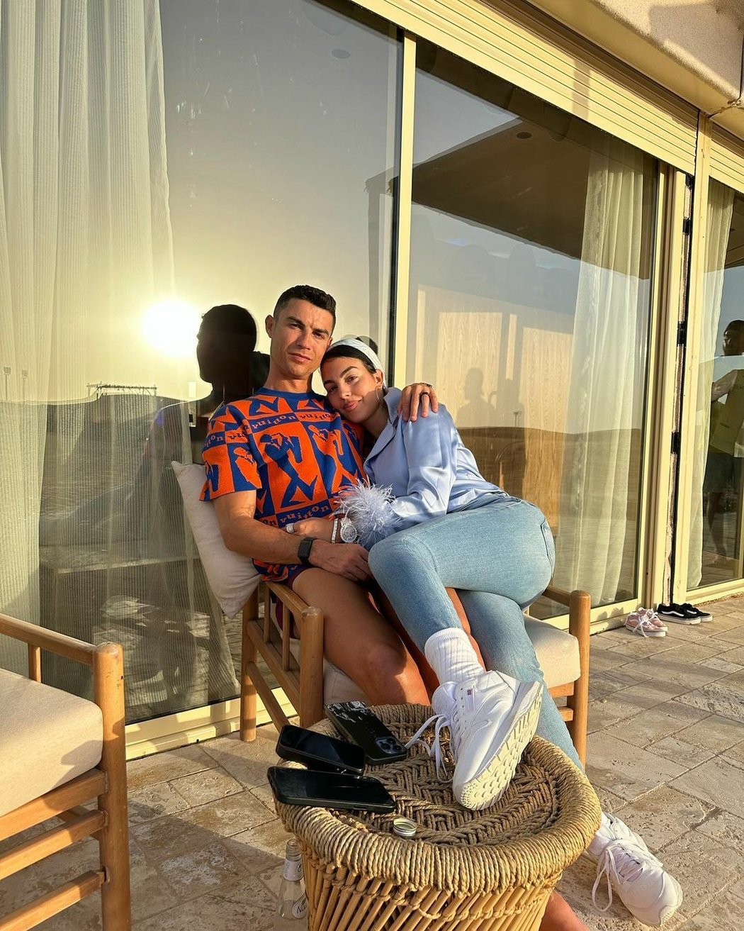 Cristiano Ronaldo a Georgina Rodríguez bydleli spolu v Saudské Arábii navzdory tamním zákonům, které brání nesezdaným párům v soužití ve společné domácnosti.