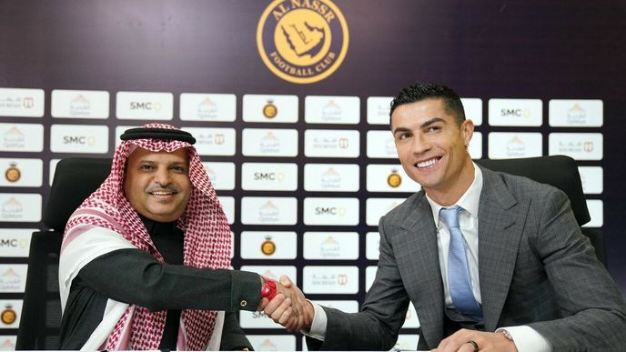 Odliv špičkových hráčů a trenérů do Saudské Arábie odstartoval Cristiano Ronaldo transferem do Al-Nassru.