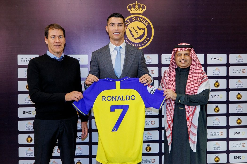 Odliv špičkových hráčů a trenérů do Saudské Arábie odstartoval Cristiano Ronaldo transferem do Al-Nassru.
