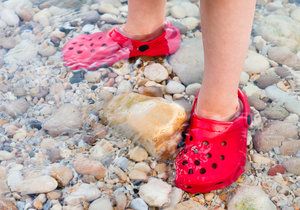 Tyto boty jsou vhodné do vody, případně na zahradu, ale dítě by je nemělo nosit dlouhou dobu.