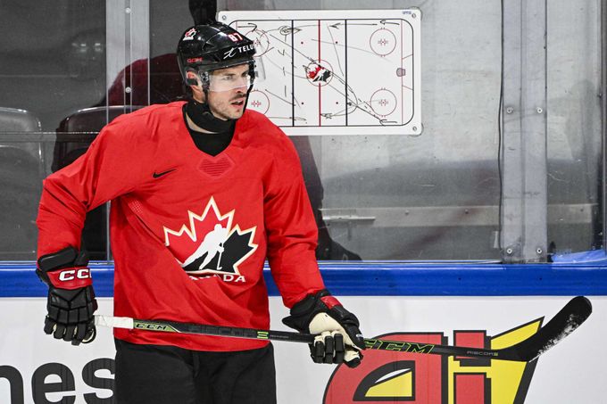 Páni, to je Crosby! Kanada ladí vesmírnou lajnu. Hvězdy poprvé v akci, řeší kapitána Páni, to je Crosby! Kanada ladí vesmírnou lajnu. Hvězdy poprvé v akci, řeší kapitána
