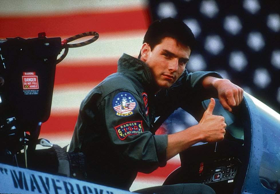 Tom Cruise jako Maverick ve filmu Top Gun z roku 1986