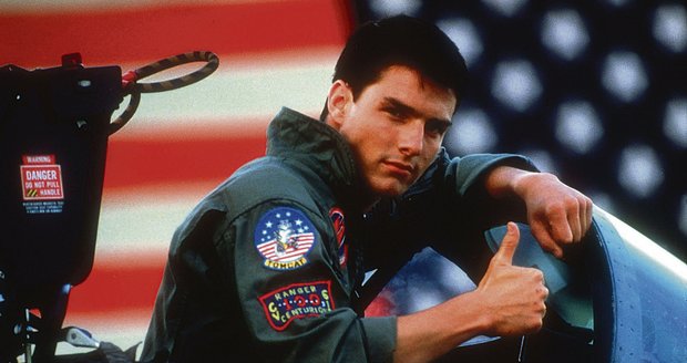 Tom Cruise jako Maverick ve filmu Top Gun z roku 1986